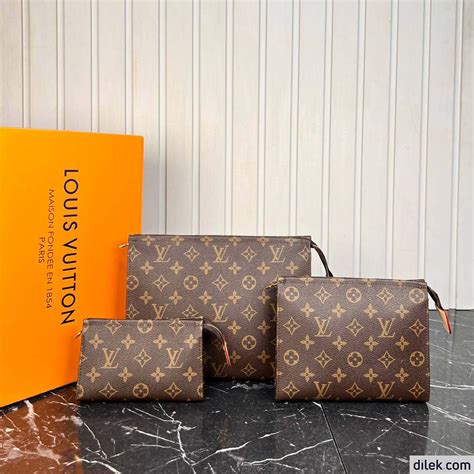 louis vuitton trio toilet.